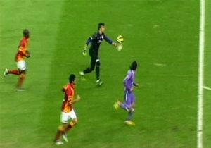 MUSLERA DAN YILLARCA UNUTULMAYACAK GOL