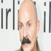 MUHAFAZAKAR BİR EŞCİNSELİM 