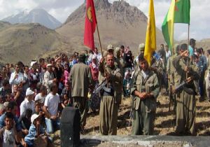 PKK DAN AĞRI DA SİLAHLI GÖSTERİ!