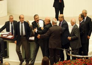 MECLİS’TE AKP VE BDP ARASINDA KAVGA 