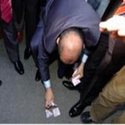 CHP Lİ GÜRSEL TEKİN E İZMİR DE  YANKESİCİ ŞOKU!