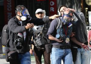 Sokaklar Karıştı, Gazeteciler Yaralandı!
