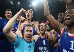 Anadolu Efes de Dörtlü  Final de!