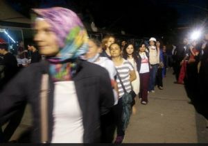 GEZİ DE ANNE ZİNCİRİ!
