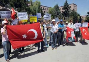 GENELKURMAY ÖNÜNDE PROTESTO!