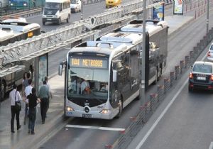 İstanbul da Metrobüs Yangını