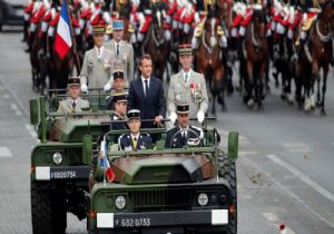 Macron Yuhalandı,İstifaya Çağrıldı