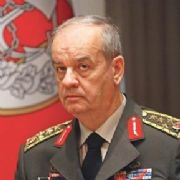 BAŞBUĞ UN ÖNÜNDE İKİ SEÇENEK  VAR!