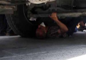 TOMA NIN ALTINDA BİR EYLEMCİ!