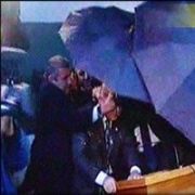 FLAŞ.. BURHAN KUZU YA YUMURTA YAĞMURU!