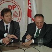 DEMOKRAT PARTİ DE,  EKSEN KAYDI  İSTİFASI