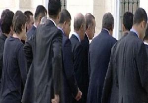 KESKİN NİŞANCILAR GÖZETİMİNDE NAMAZ