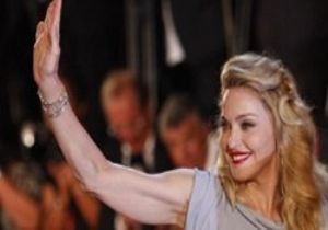 MADONNA YA SÜRPRİZ TEKLİF