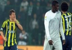 MAÇ SIRASINDA EMRE-BARONİ KAVGASI