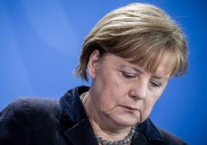 Merkel Seçimlerde Hezimete Uğradı