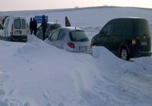 ANKARA YOLUNDA 200 ARAÇ MAHSUR KALDI