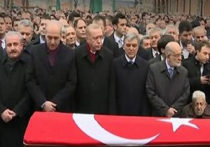 Erdoğan ve Gül Cenazede Yan Yana