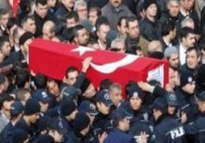 ŞEHİT POLİS İ 10 BİN KİŞİ UĞURLADI
