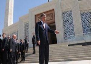  CAMİ BAHÇESİNDE OLMAZ 