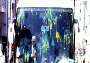 AKP ninSeçim Otobüsüne Yumurtalı Saldırı