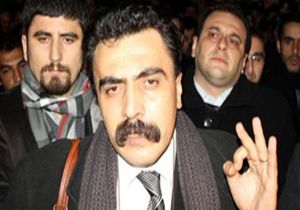 ÇHD BAŞKANINA UÇAKTA GÖZALTI
