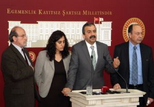 SIRRI  SÜREYYA ÖNDER: ÖZÜR DİLERİZ