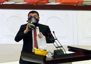 MECLİSTE, BARETLİ  GAZ MASKELİ VEKİL!
