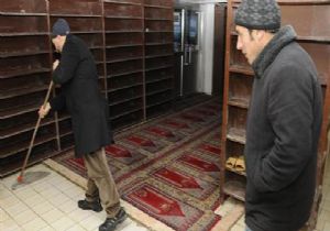 İMAM HUTBEDE BAKANLARI  SAVUNUNCA!