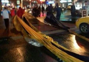 G.SARAY TARAFTARI BAĞDAT CADDESİNİ BASTI