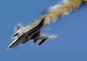 Flaş.. Düşen Uçağı Türk Jetleri Vurdu!