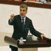 MECLİS TE,  KADER  TARTIŞMASI