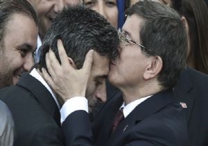 Başkonsolos u alnından öptü