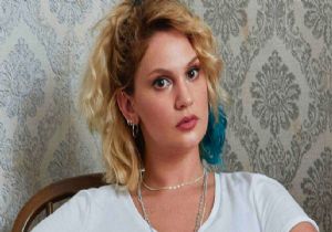 Zeynep Farah tan 100 Kişiye Dava!