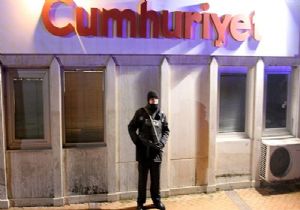 C umhuriyet Önünde Sıkı Güvenlik Önlemi!