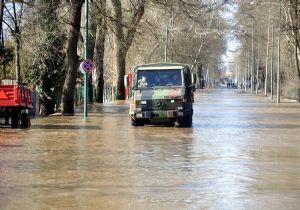 Edirne de yüzlerce kişi tahliye ediliyor