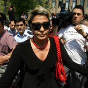 FERDA PAKSÜT: DİMDİK AYAKTAYIM 