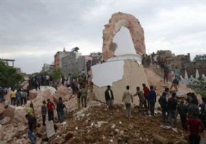 Nepal deki Depremde En az 688 Ölü