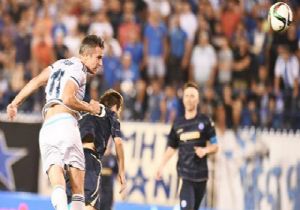 Van Persie den Atina da Altın Gol 1-0