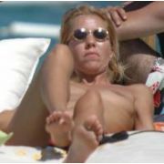 DENİZ PULAŞ, PAPARAZZİLERE ÜSTSÜZ