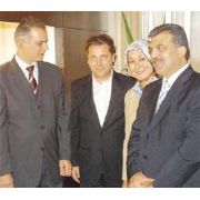 ÜNLÜ MODACI DİLİNİN KURBANI OLDU