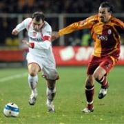 ZİRVE MÜCADELESİNDE İLK YARI GOL YOK 0-0