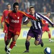 GALATASARAY BASTIRIYOR, VİEN DİRENİYOR