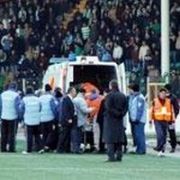 DİLİ TERS DÖNEN FUTBOLCUYU HAKEM KURTARDI