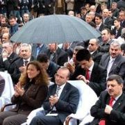 BAKAN VE EŞİNE ŞEMSİYE HİZMETİ