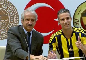 Robin Van Persie İmzayı Attı