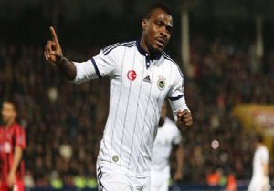 Emenike den şok küfür!