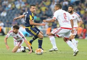 Fener Zirve Takibini Bırakmıyor 4-1