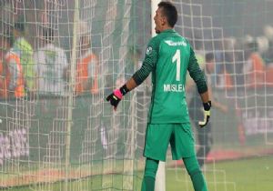 Muslera, Süper Lig Tarihine Geçti