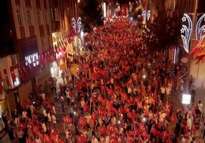 İstanbul Dün Gece Meydanlara Döküldü