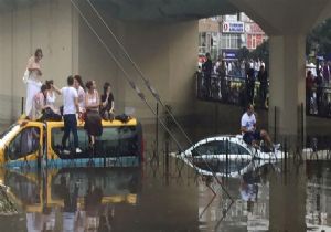 İstanbul u Bu kez Fırtına ve Dolu Vurdu